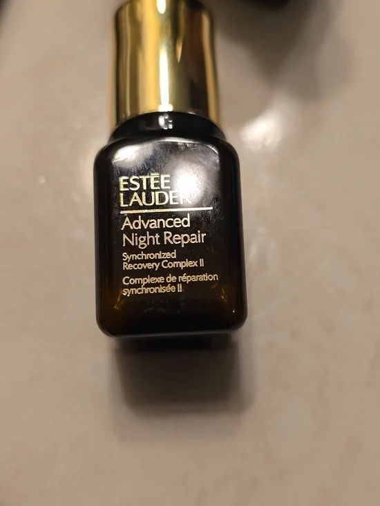 Estee Lauder Eyeshadow Quartet in Champagne, Bronze, Taupe & Plum - Picture 3 of 5